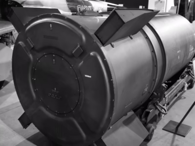 The Mark 41 would be slowed in it fall by parachute but only had air burst or contact fuzing 9and lacked lay-doan capability), limited even by the standards of the early 1960s. (Located at the National Museum of the USAF.)